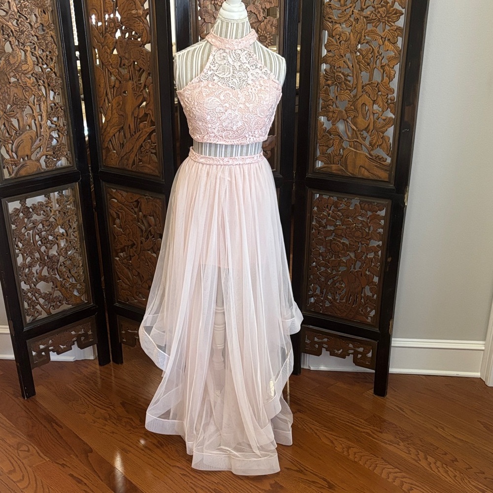 Elegant Pink Lace Halter Prom Dress